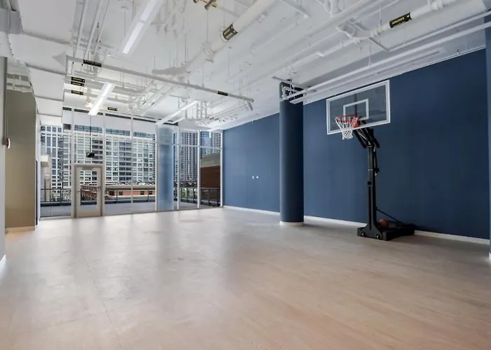 S Loop W Lounge Pool Gym Nr Grant Park Chi-761